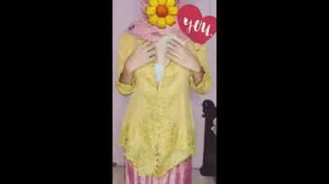 Cewek Kebaya Pink Pamer Belahan Live Viral Hot